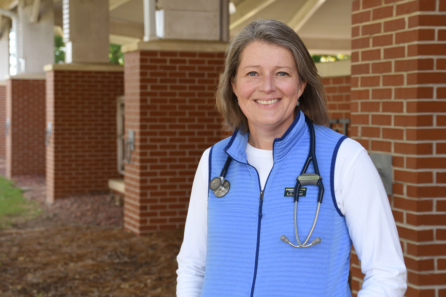 Dr. Erin Groover relies on Airlite cardboard bedding at Auburn University